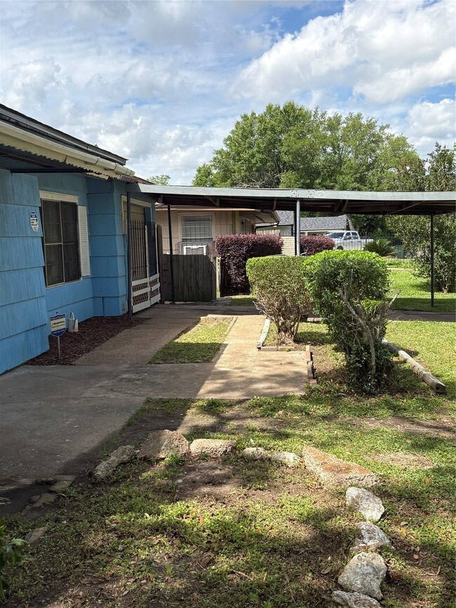 Building Photo - 5914 Ridgeway Dr