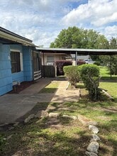 Building Photo - 5914 Ridgeway Dr