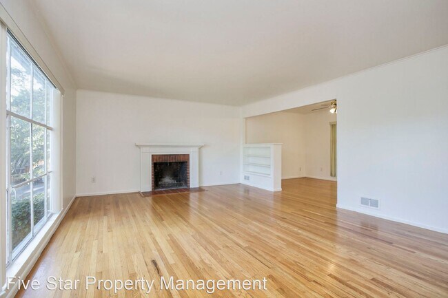 Building Photo - 3 br, 2 bath House - 201 Manor Dr