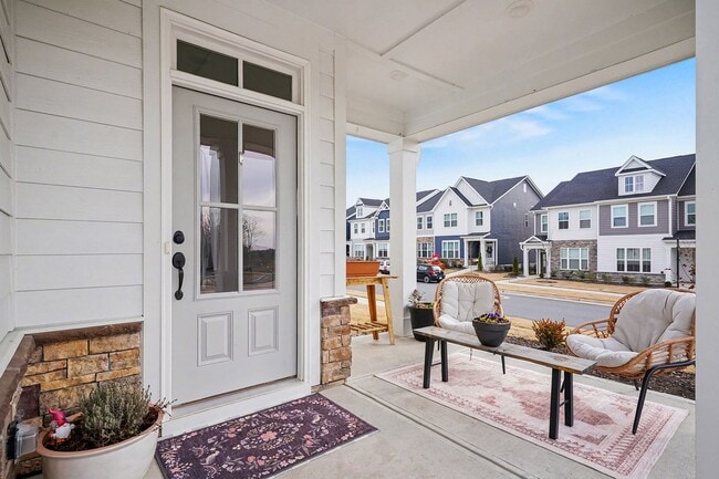 Building Photo - 3BR Like-New End-Unit Townhome – Wendell Falls