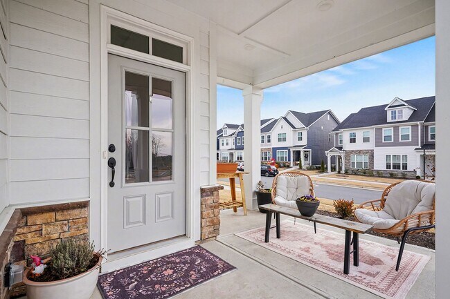 Foto del edificio - 3BR Like-New End-Unit Townhome – Wendell Falls