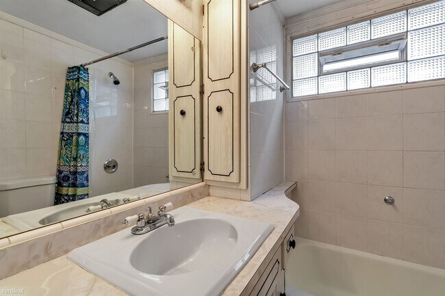 Foto del edificio - 3 br, 1 bath Duplex - 279 Fenton Street A ...