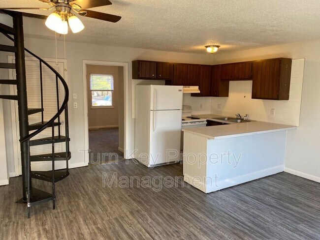 Building Photo - 315 Green Valley Dr