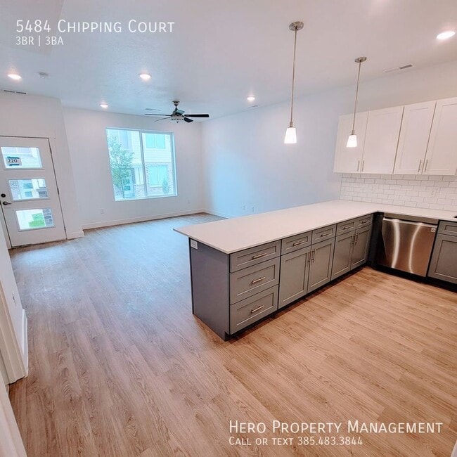 Building Photo - 5484 Chipping Ct