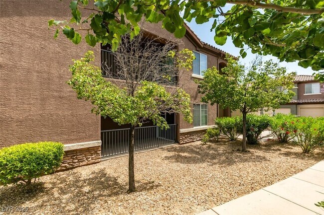 Foto del edificio - 8324 W Charleston Blvd