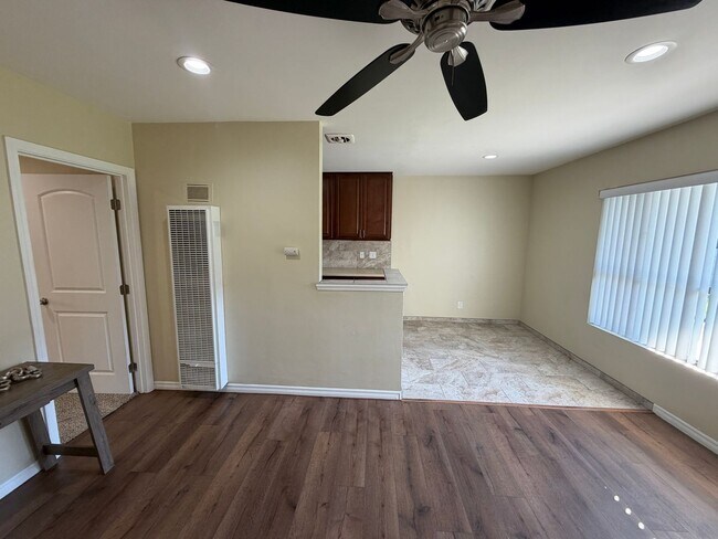 Foto del edificio - 2227 E Westport Dr