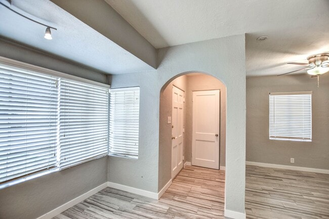 Building Photo - Vintage Ranch Home