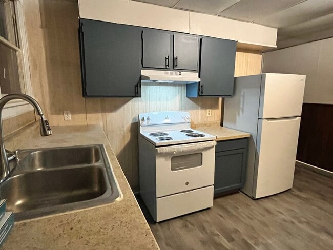 Foto del edificio - 629 E Broadway St