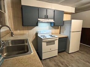 Building Photo - 629 E Broadway St