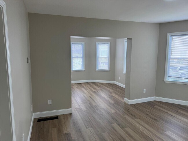 Building Photo - 33 Linwood Ave