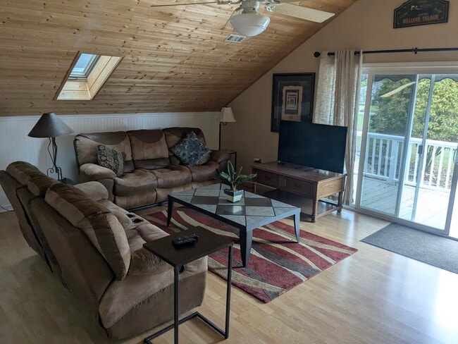 Building Photo - 128 Perrin Dr