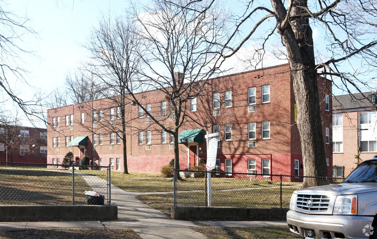 Primary Photo - Dolfield Court
