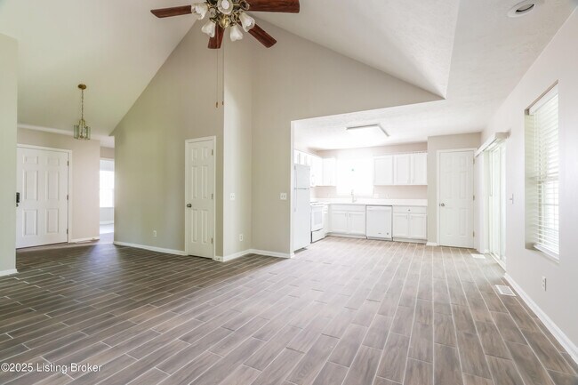Foto del edificio - 739 Helmwood Cir