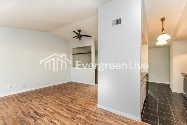 Building Photo - 112 N Donar Dr