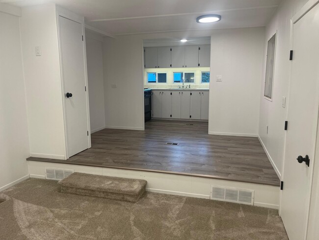 Foto del edificio - 427 Calef Hwy