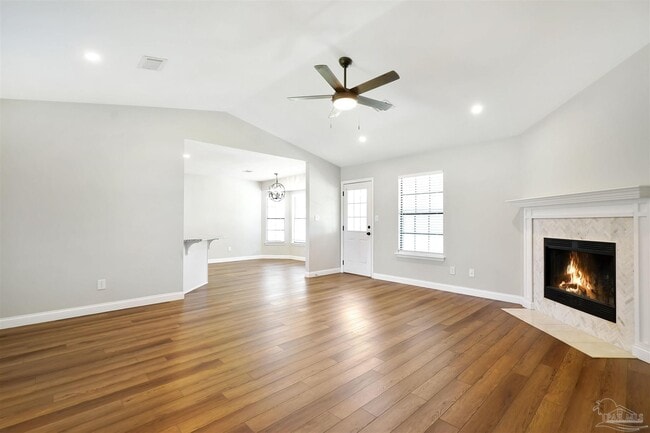 Building Photo - 323 Twisted Oak Dr