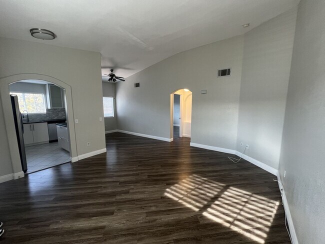 Foto del edificio - UPGRADED 2BEDROOM, 2BATHROOM HOME