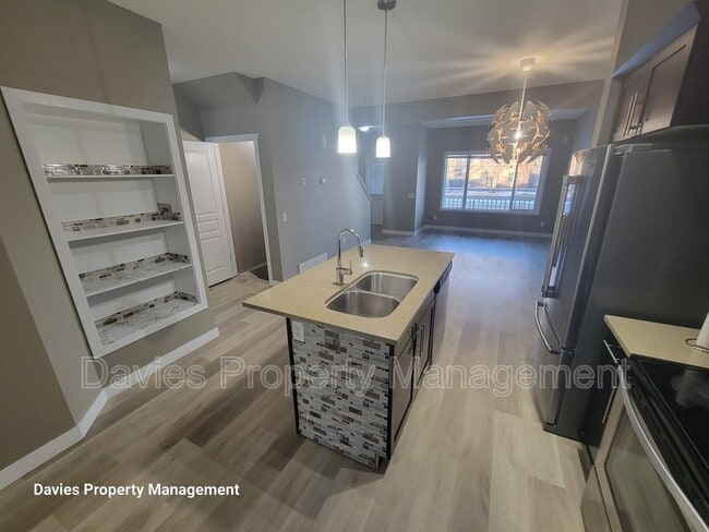 Photo du bâtiment - 8209-8217 217 St NW