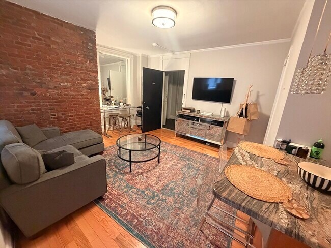 Building Photo - 21 Beacon St