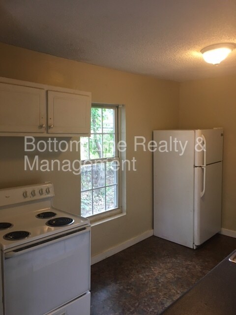 Building Photo - 911 Parkwood Ave