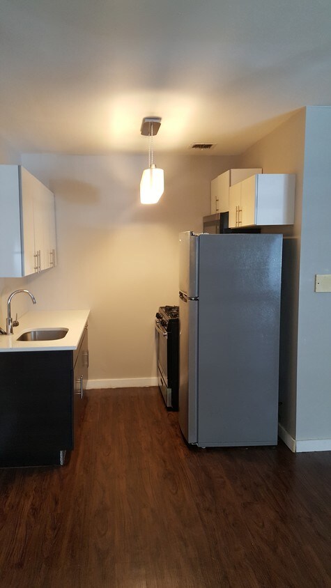Primary Photo - 215 Rochester Ave