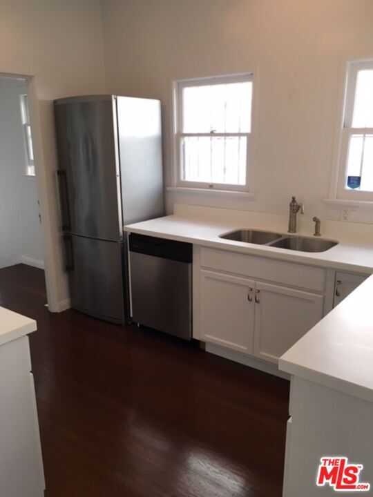 Foto del edificio - 8124 Blackburn Ave
