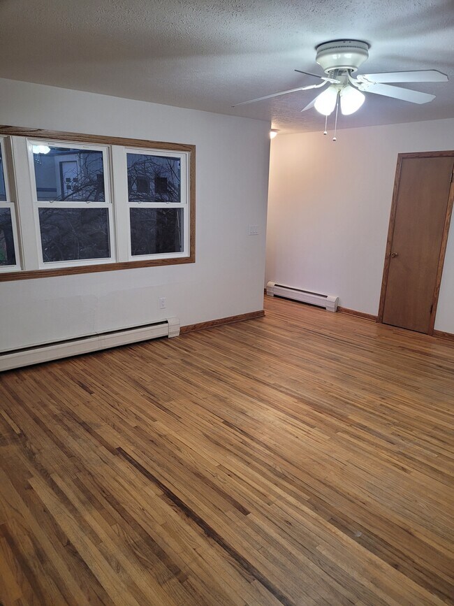 Foto del edificio - 1467 W Villard St