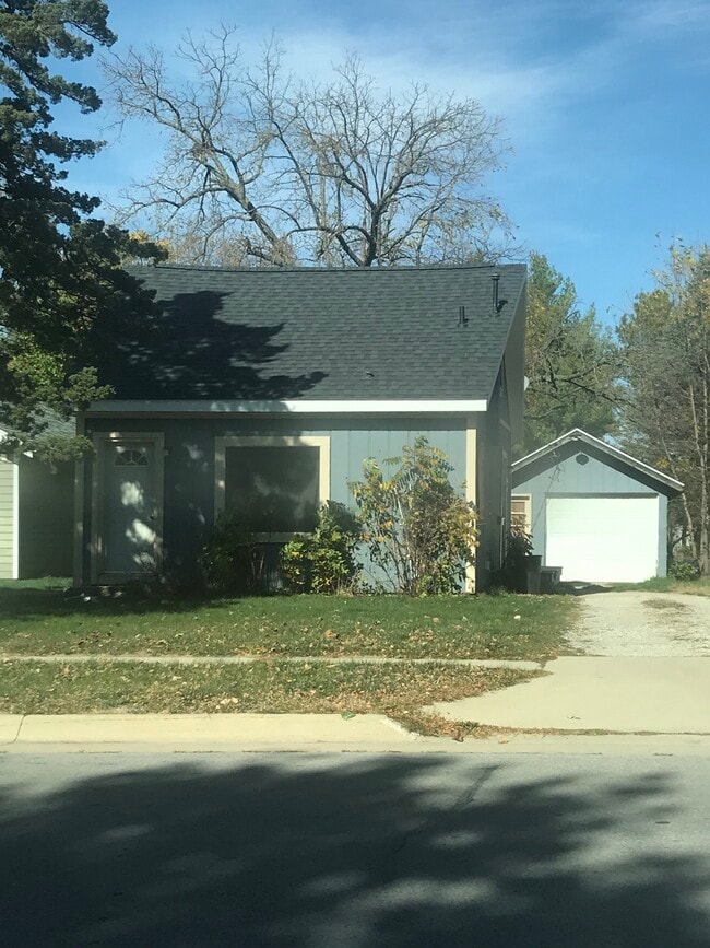 Building Photo - 1210 Ellis Ave