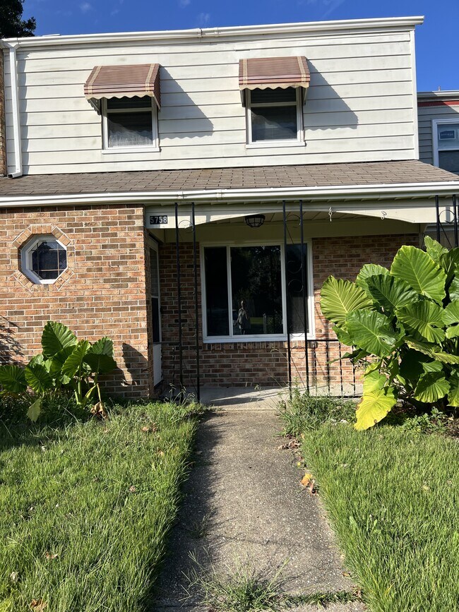 Foto del edificio - 5758 E Hastings Arch