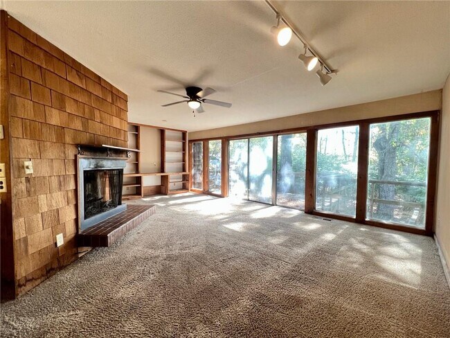 Building Photo - 13784 Cedar Cir