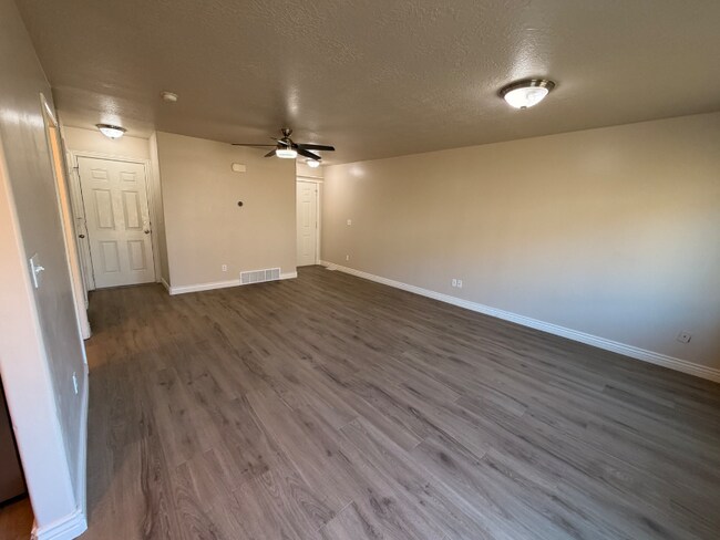 Foto del edificio - 1987 Churchill Dr