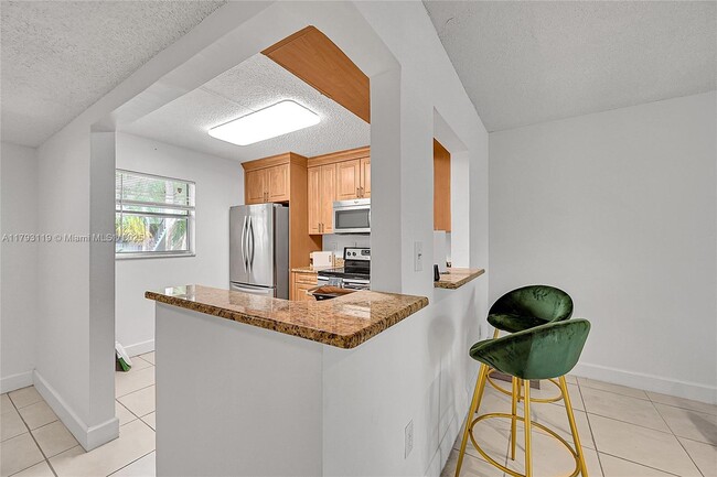 Building Photo - 1820 SW 81st Ave