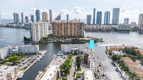 Foto del edificio - 3948 NE 169th St
