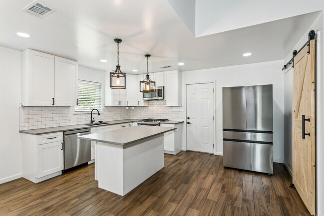 Foto del edificio - 470 Brian Cir