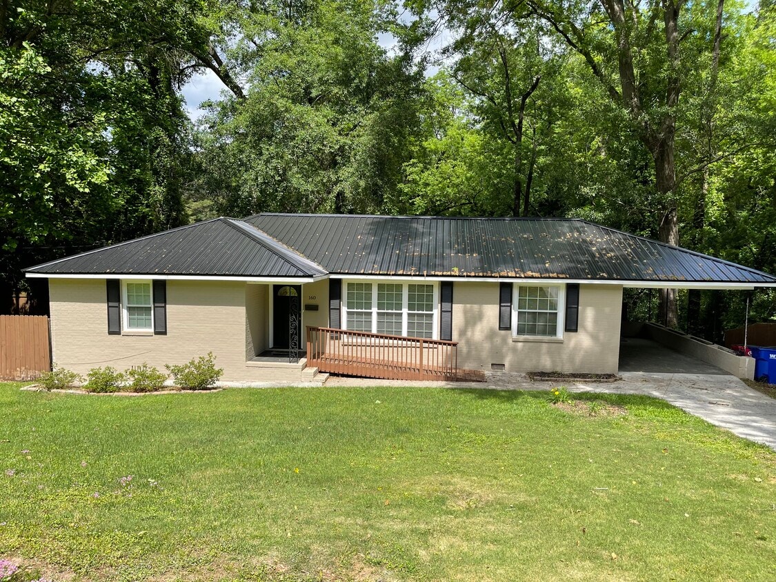 Primary Photo - 160 W Ridge Cir