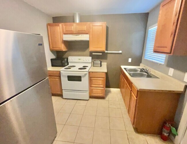 Foto del edificio - Warm and Inviting 3-bedroom 1-bathroom house
