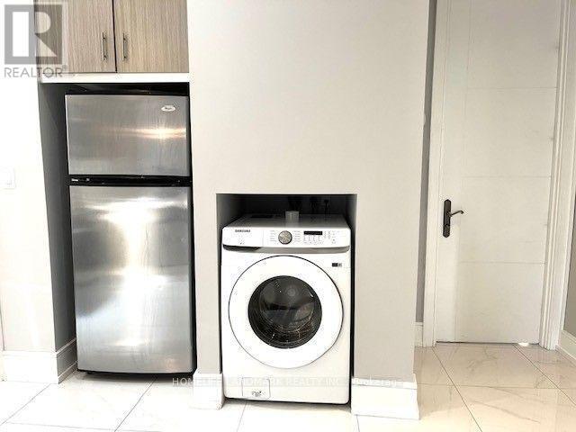 Building Photo - 220 Ossington Ave