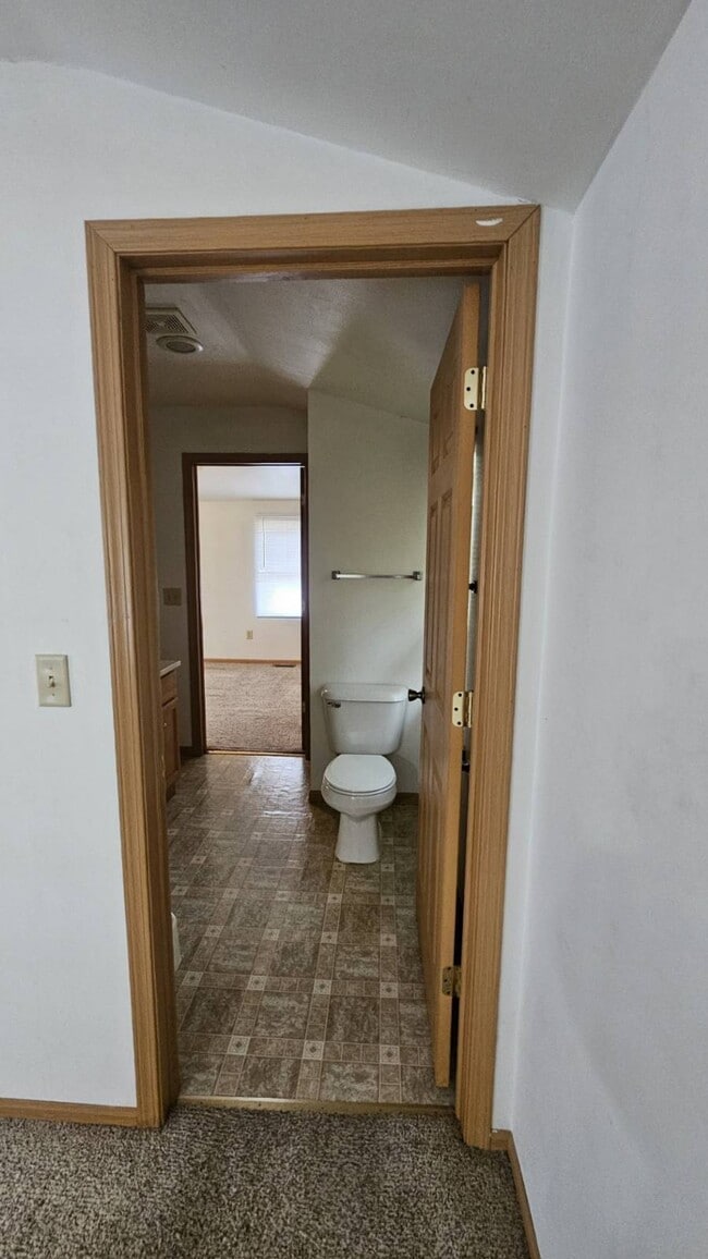 Building Photo - 6384 Oakwood Dr