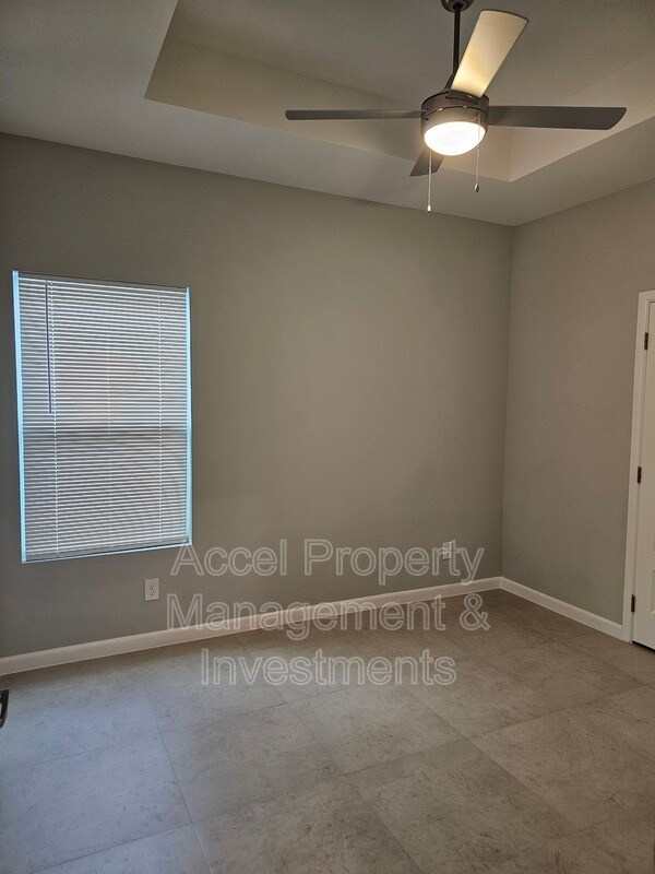 Building Photo - 816 N Abbey Ave