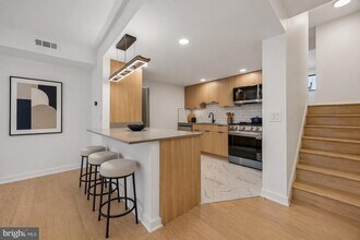 Building Photo - 30 N Waterloo Rd