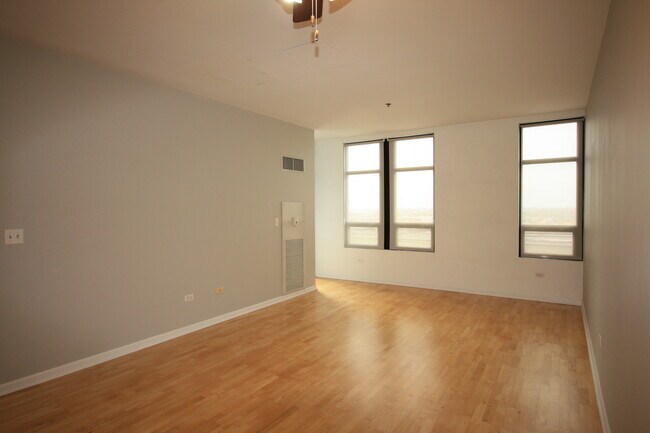 Foto del edificio - 1255 S State St