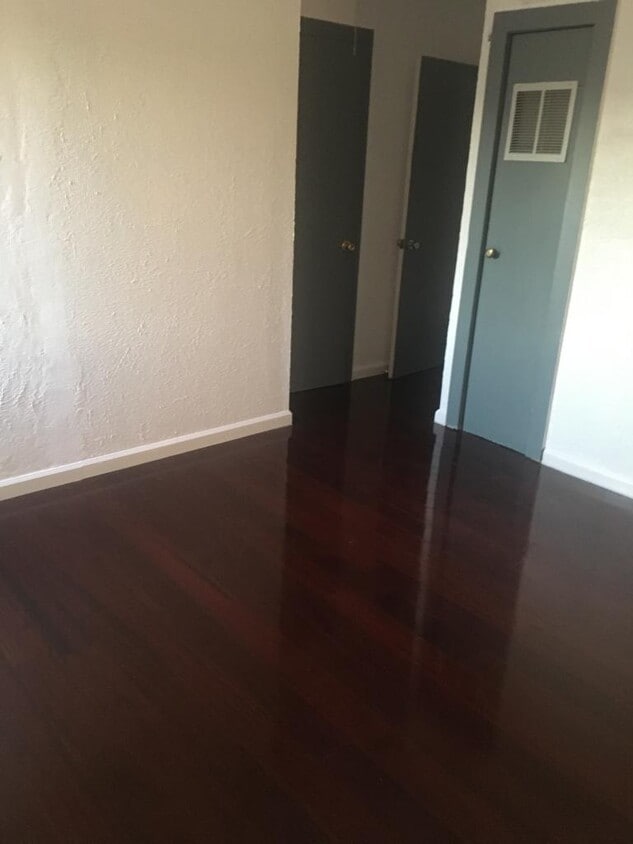 Bed Room - 595 N L St