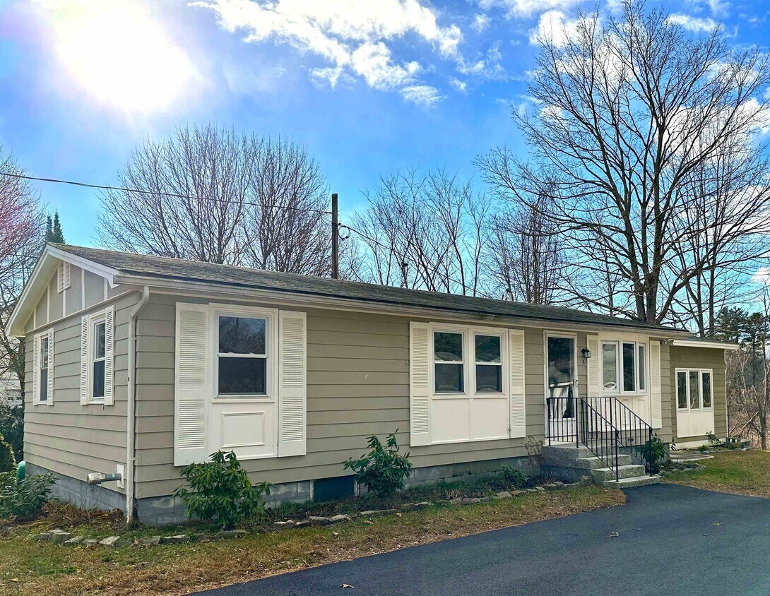 Primary Photo - 6 Floral Ave Ext