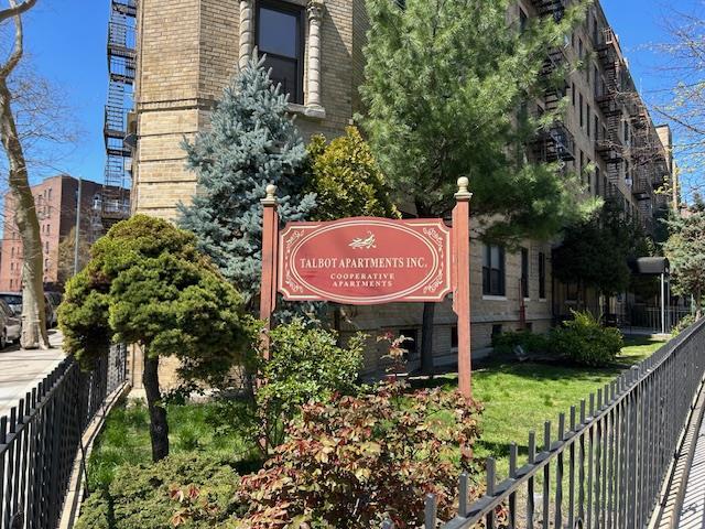Foto del edificio - 8352 Talbot St