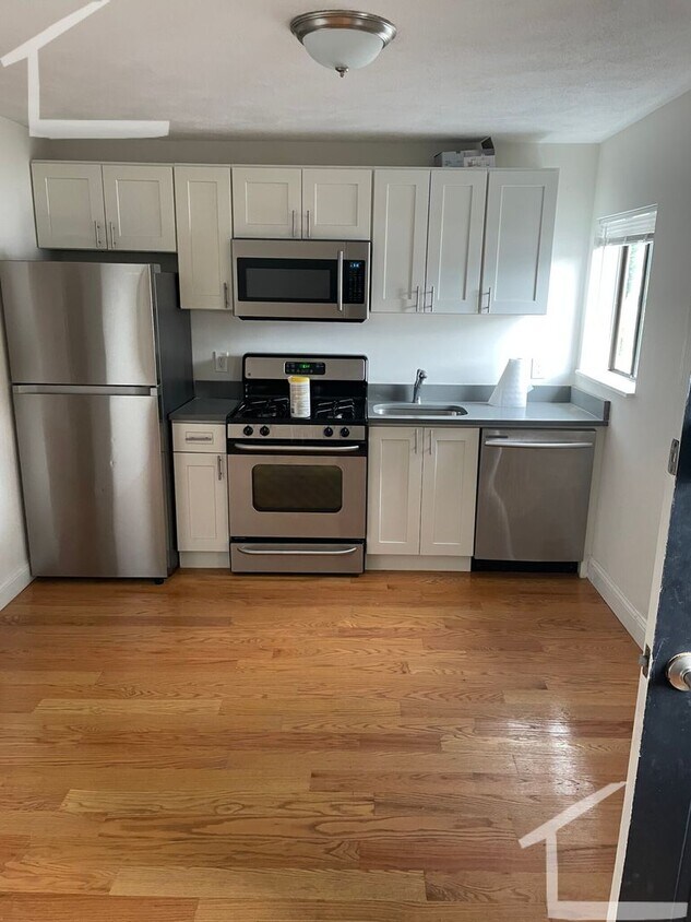 Primary Photo - Nicely renovated studio available now!