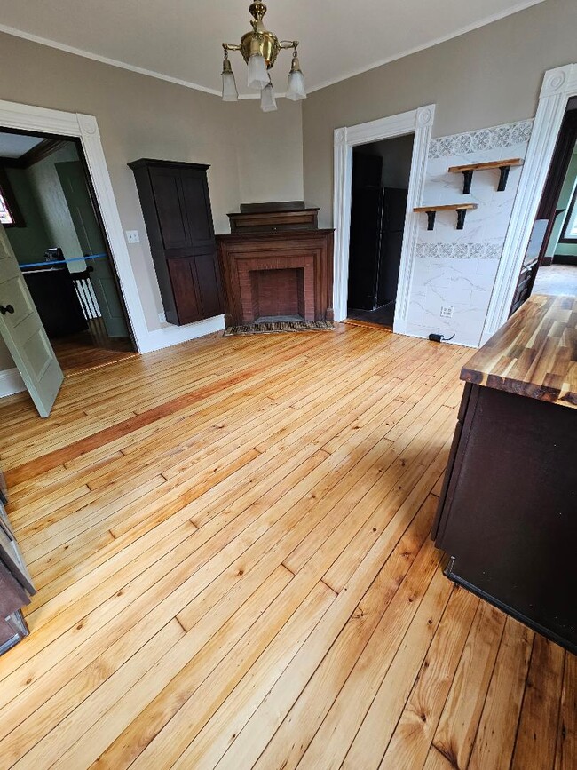 Building Photo - 764 Rock St