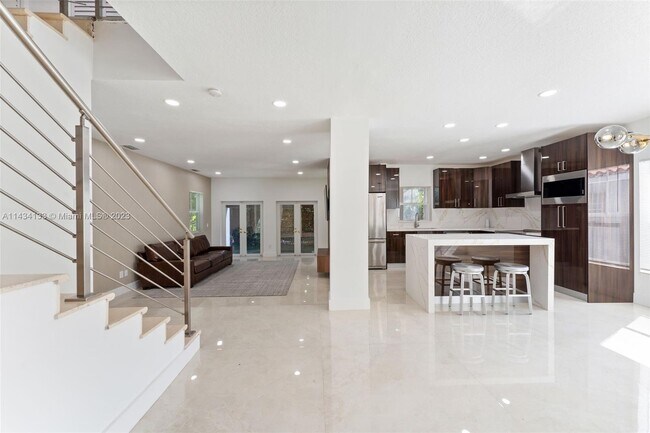 Building Photo - 530 Minorca Ave
