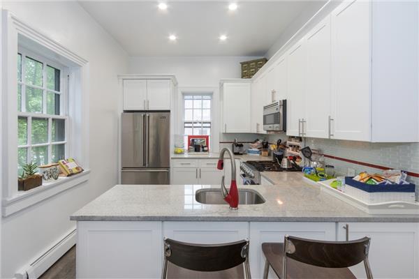 Building Photo - 110 E 37th St