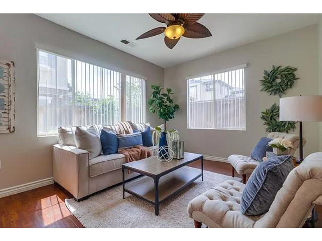 Foto del edificio - 5444 Mandarin Cove