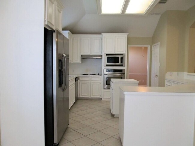 Building Photo - 104 Laguna Pointe Dr